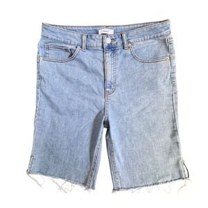 Forever 21 Women Light Wash Denim Bermuda Shorts Raw Hem High Rise Size‎ 27